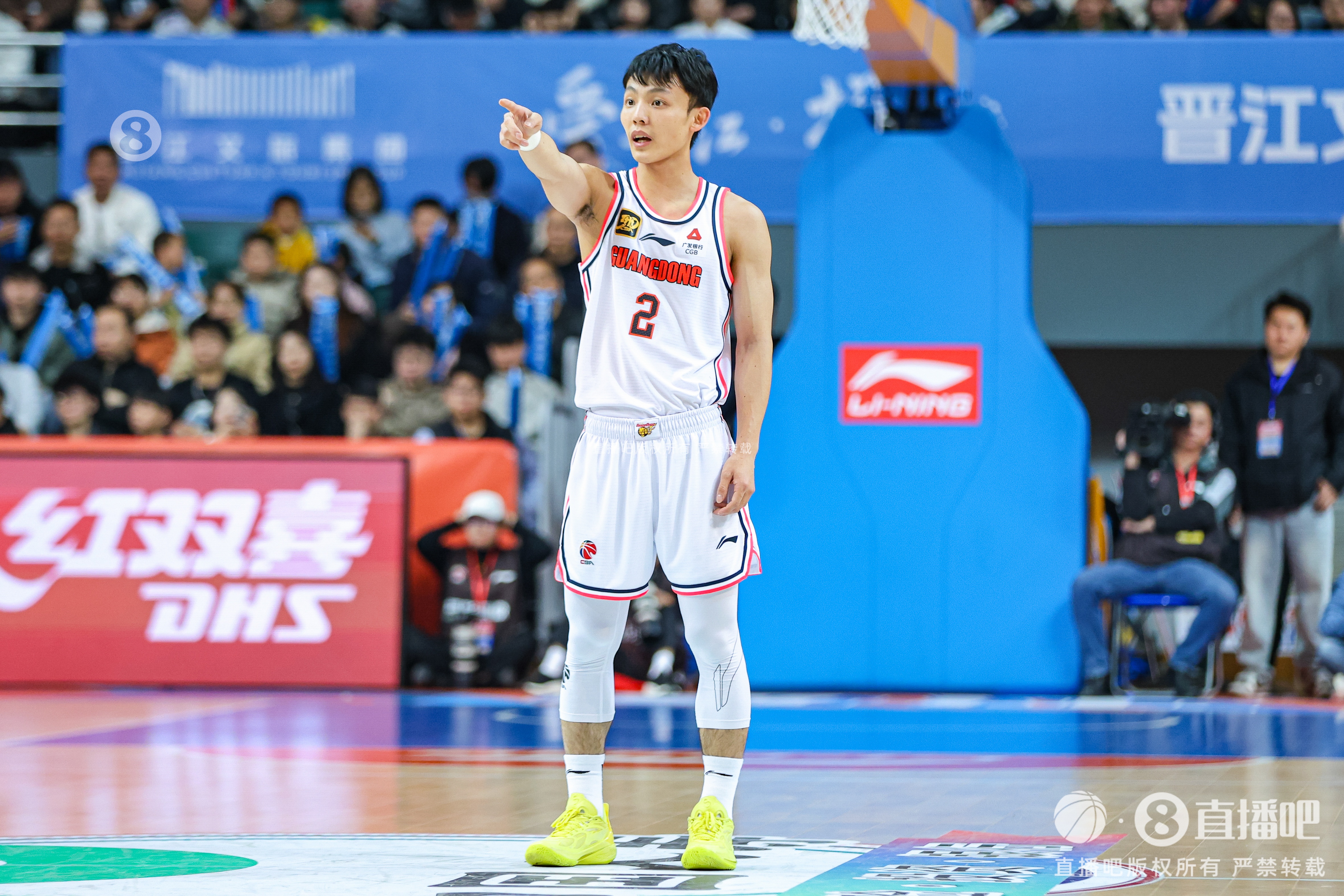 手熱！徐杰打滿首節(jié)5中4拿到10分2助 正負(fù)值+17